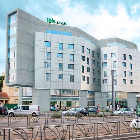 ホテル Ibis Styles Bezons Paris La Defense エクステリア 写真