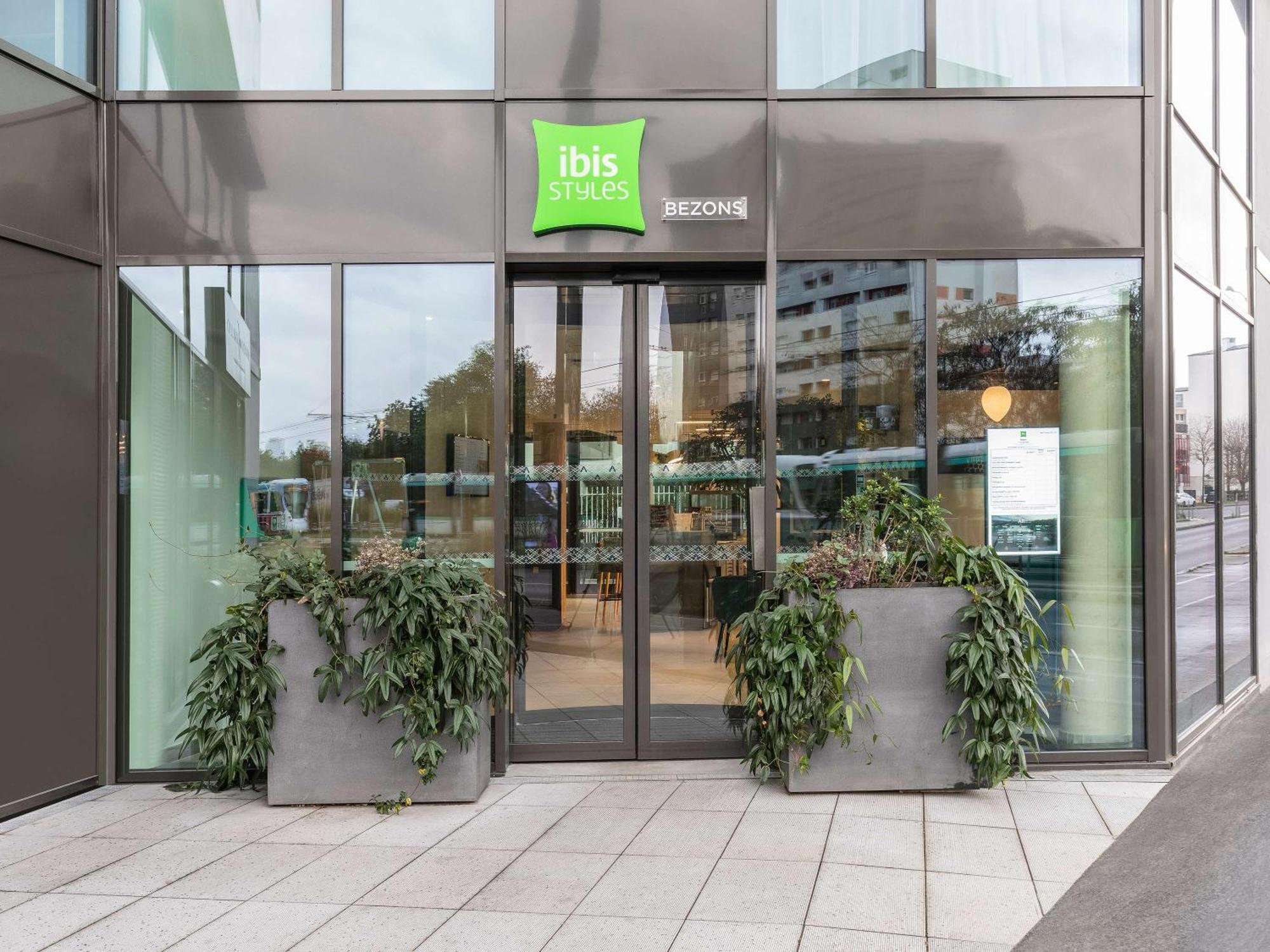 ホテル Ibis Styles Bezons Paris La Defense エクステリア 写真