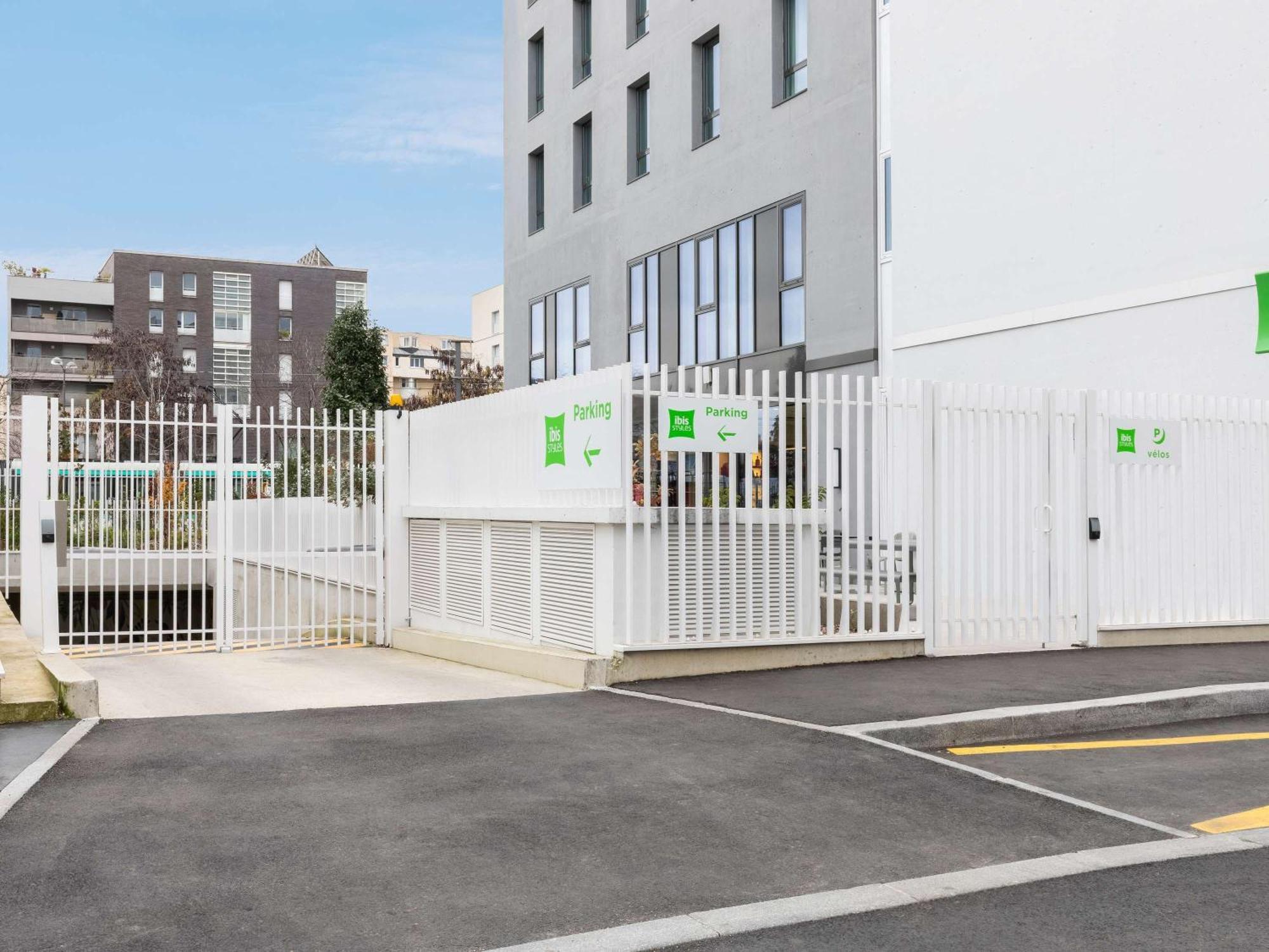 ホテル Ibis Styles Bezons Paris La Defense エクステリア 写真