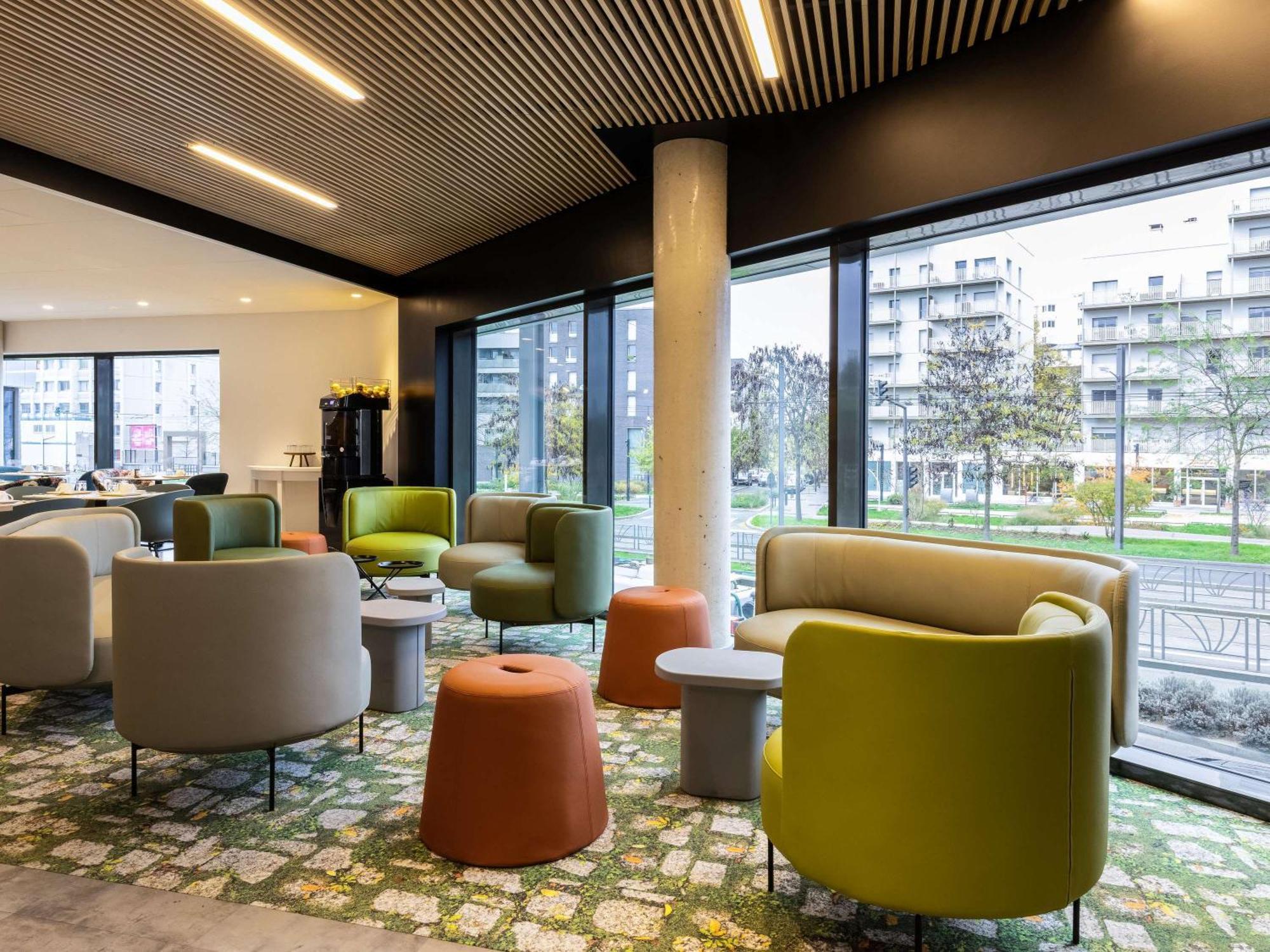 ホテル Ibis Styles Bezons Paris La Defense エクステリア 写真
