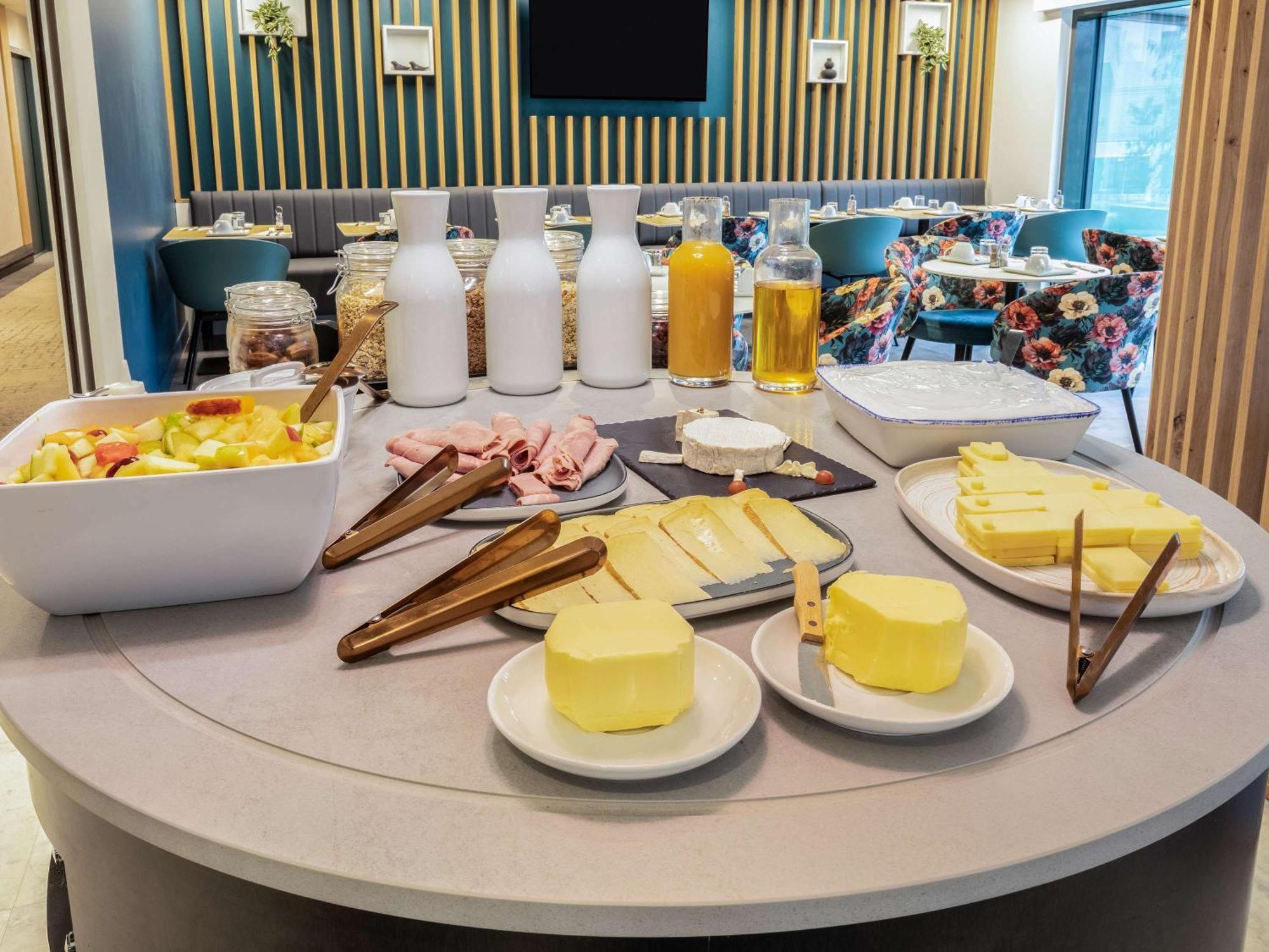 ホテル Ibis Styles Bezons Paris La Defense エクステリア 写真