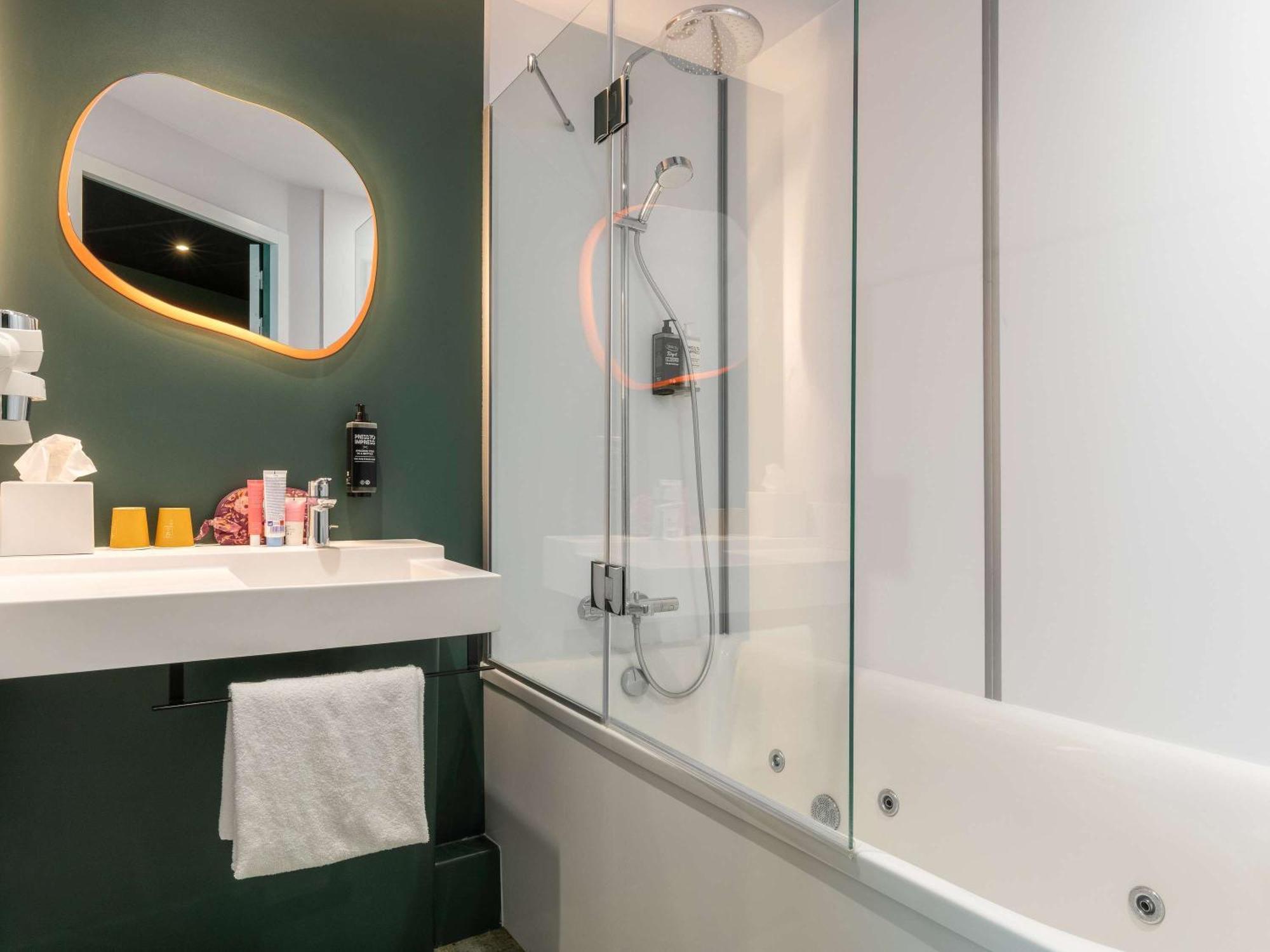 ホテル Ibis Styles Bezons Paris La Defense エクステリア 写真